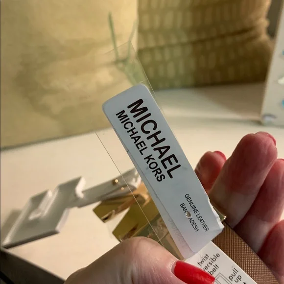 Michael Kors REVERSIBLE Black & Tan Leather Belt with Goldtone MK Buckle - Picture 7 of 8